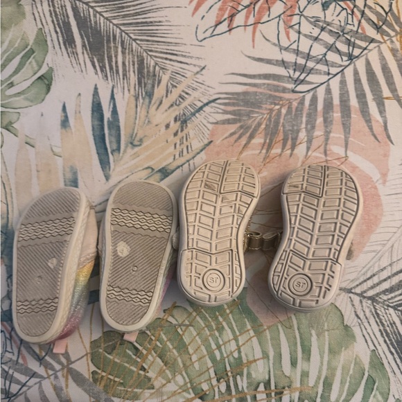 Girls’ Shoes Lot - unicorn canvas Casual shoes and gold glitter stride rite shoe - Picture 3 of 7